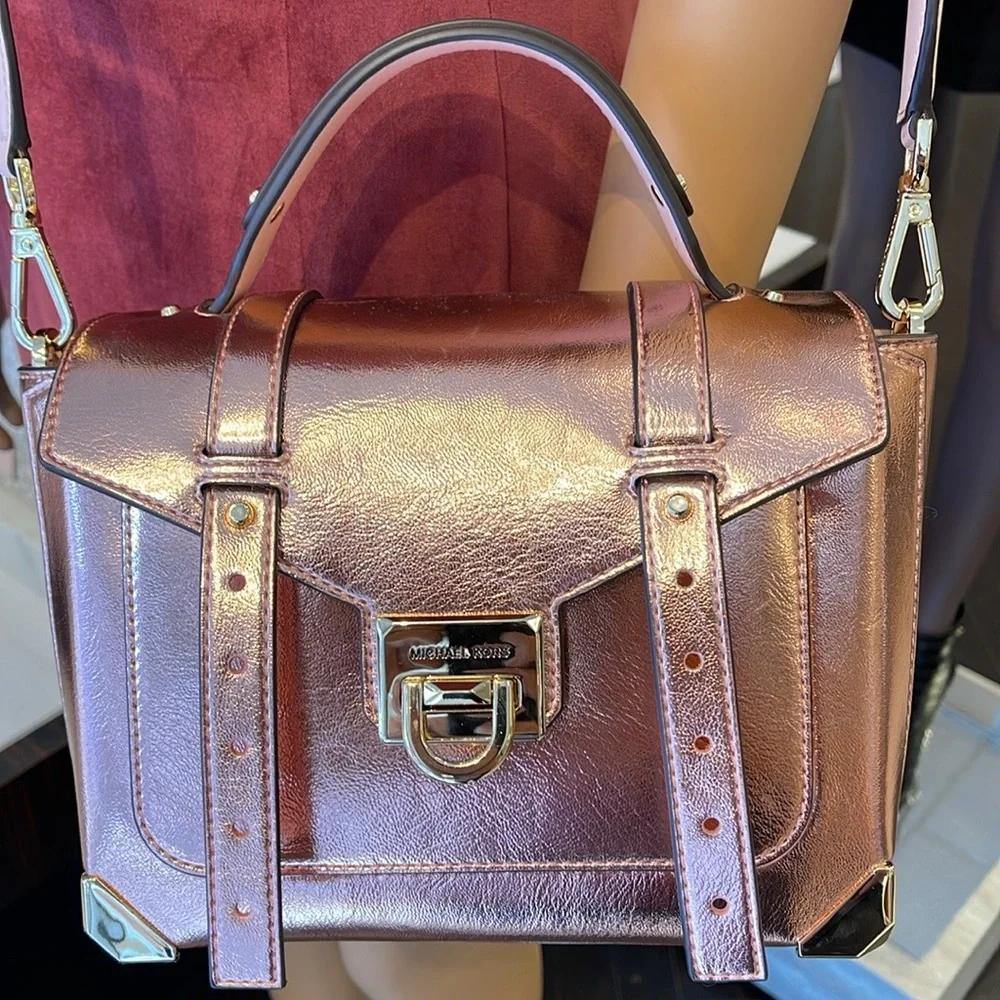 MICHAEL KORS
Manhattan Medium TH SCHOOL Crackled Metallic Leather SATCHEL
NWT - Picture 2 of 16